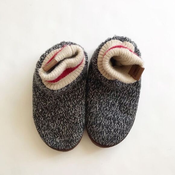 Roots kids knit cabin sock slippers GUC - small tear size 11-12 toddler - Picture 4 of 10